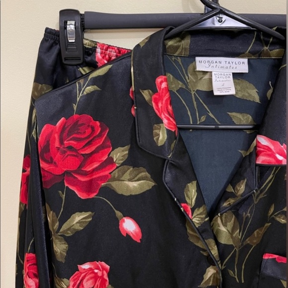 Morgan Taylor Black & Red Floral Long Sleeve Satin Like Pajama Set Size L EUC - Picture 5 of 8